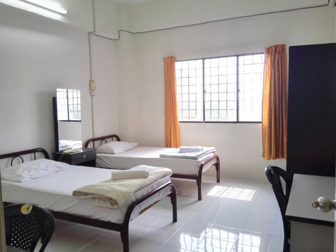Desair Apartment By Scht Lumut Esterno foto