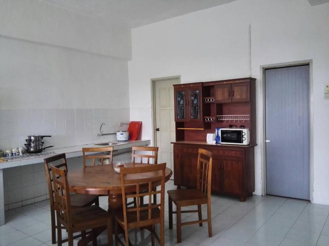 Desair Apartment By Scht Lumut Esterno foto